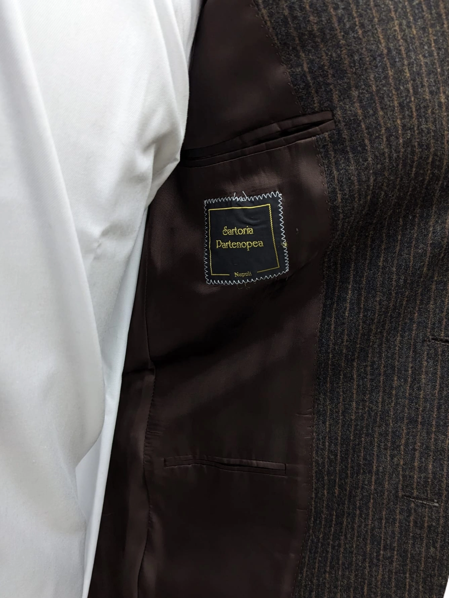 Sartoria Partenopea Mens 40L Brown Pinstriped 3 Button 2 Piece 100% Wool Suit